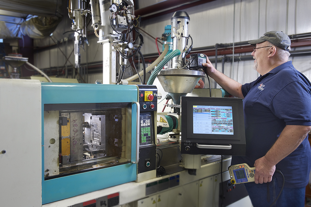 Advantage Plastic Products (APP) is equipped with sprue pickers and end-of-arm tooling